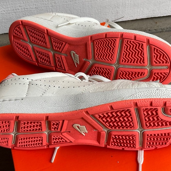 Nike Leather Court shoes size men’s 7.5, women’s 9.5 - Picture 5 of 5